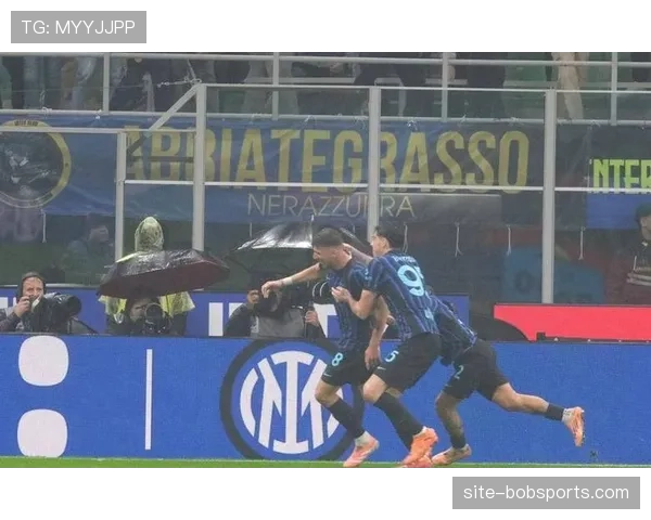 国际米兰边翼卫进攻参与度高 提供场地宽度与传中